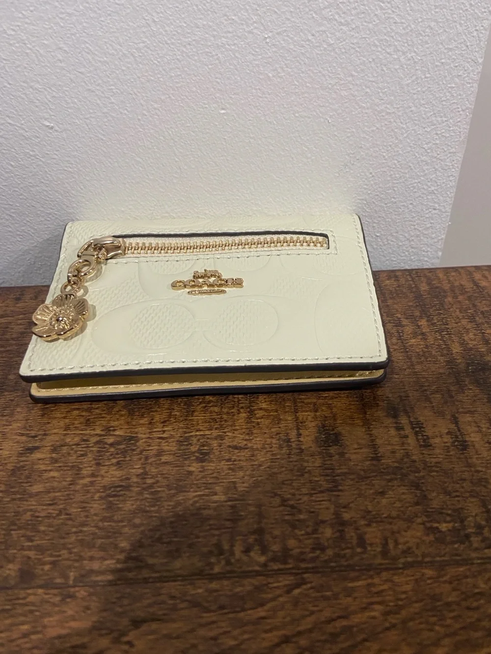 Coach Card Case With Charm In Signature Leather— Light Lemon